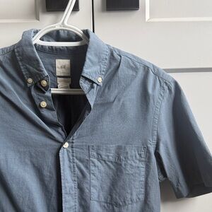 H&M Blue Short-Sleeve Button-Down Shirt